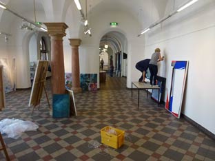 Vorbereitung der Ausstellung im Rathaus Wiesbaden 